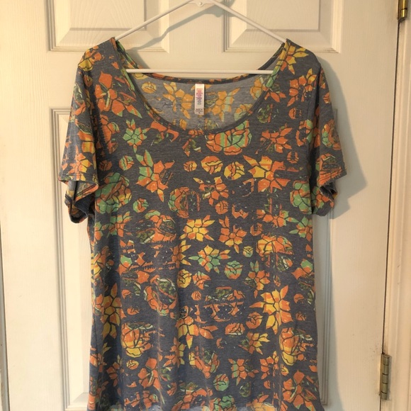 Lularoe Classic Tee - Picture 2 of 7